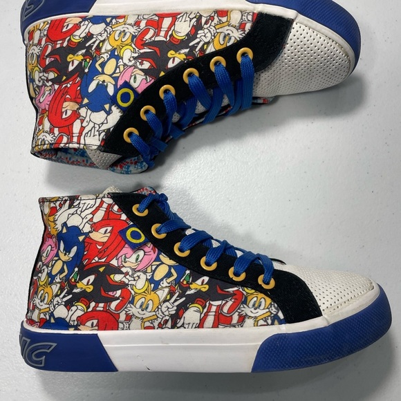 Kids Sonic The Hedgehog Kids High-Top Sneakers with Blue and Black Accents SB-